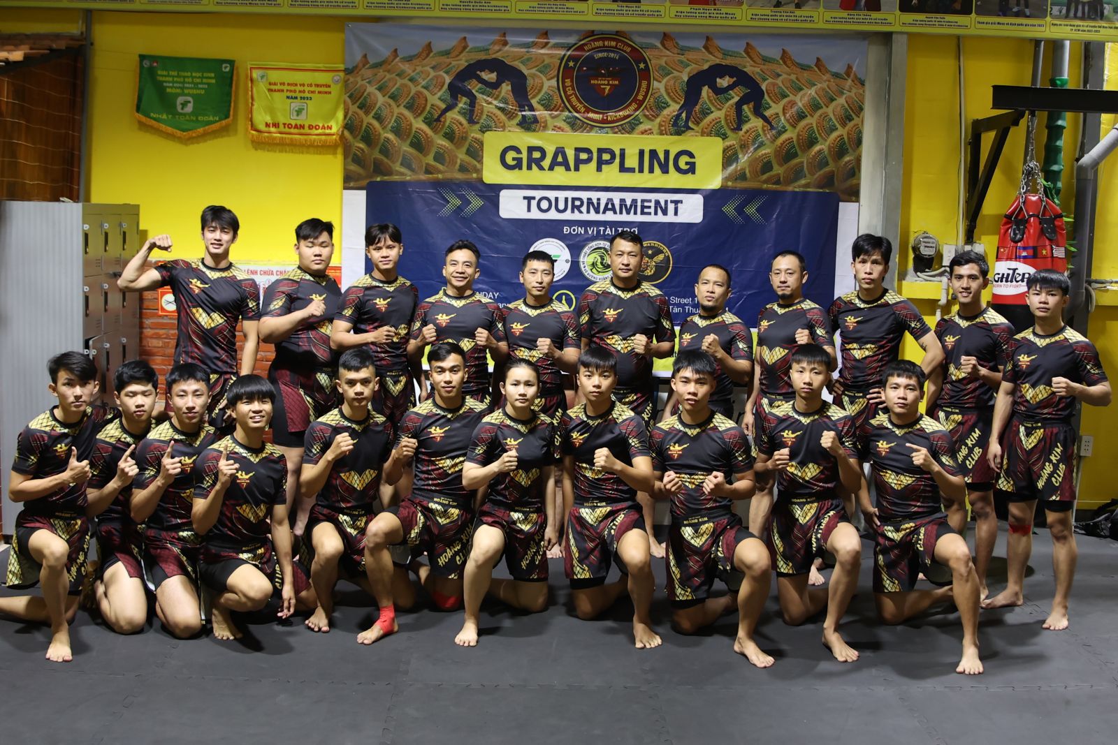 Học viên tập luyện Jujitsu cùng huấn luyện viên